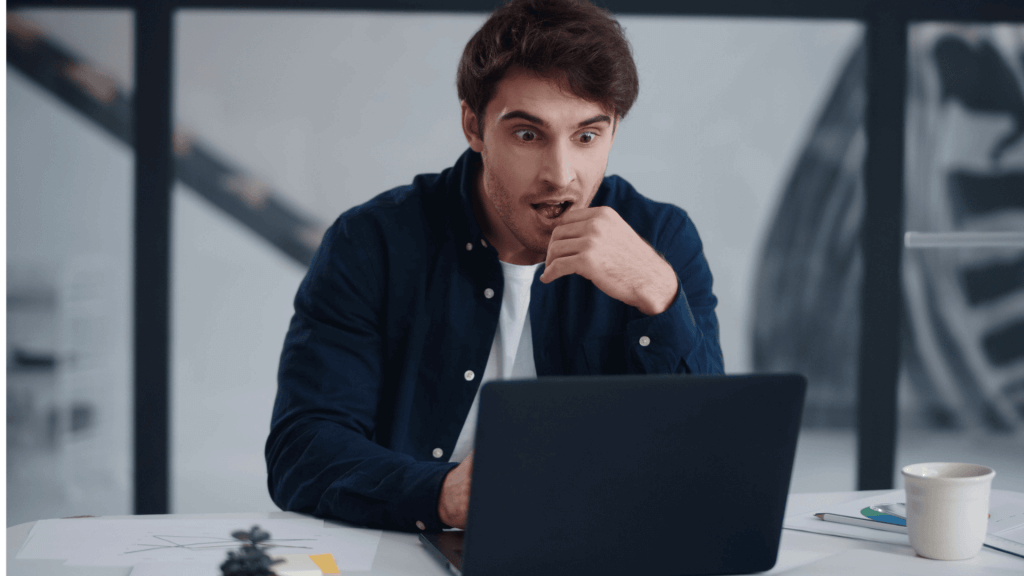 homme-chemise-bleu Dirigeant de TPE/PME qui découvre l'accompagnement RH