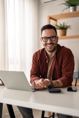 Happy,Smiling,Bearded,Businessman,With,Glasses,,Company,Leader,Or,Sales